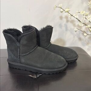 Black Ankle Boots with Furry Lining and Rubber Sole